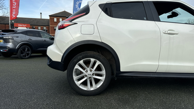 Nissan Juke 1.2 DiG-T N-Connecta 5dr Petrol Hatchback